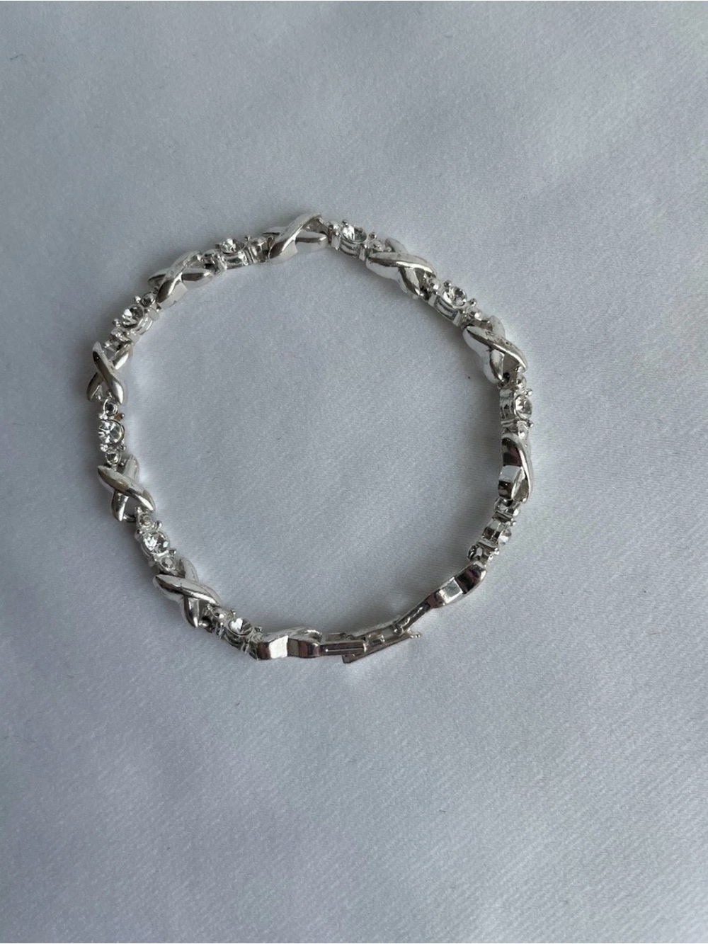 Y2K Vintage 7” Avon Hugs & Kisses (XOXO) tennis bracelet silver tone dainty